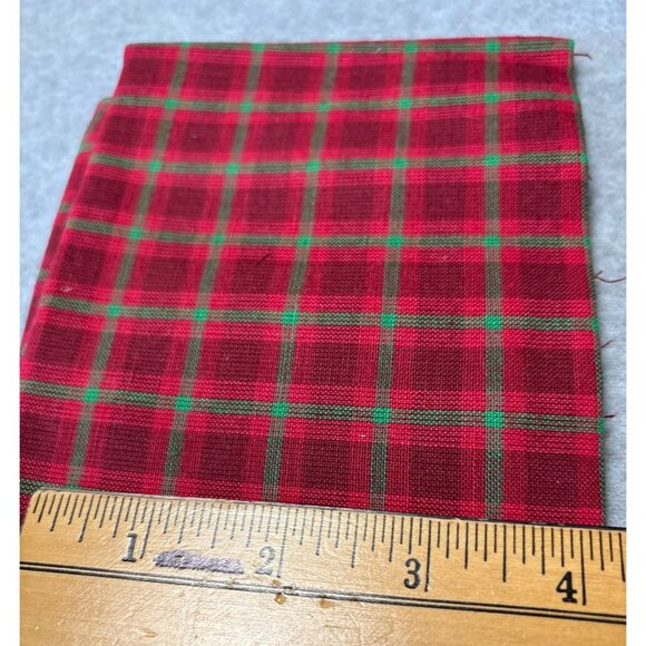 Red & Green Plaid Cotton Fat Quarter Fabric 18x22" Quilting Sewing Craft Materia - Picture 2 of 4